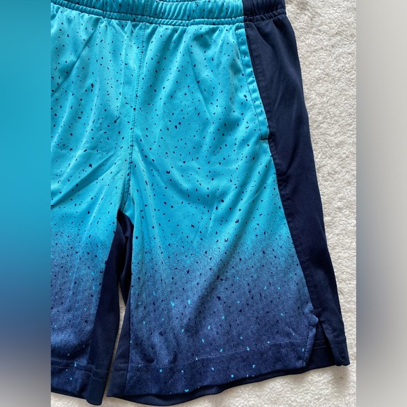 Boys size 8 shorts - Picture 2 of 4